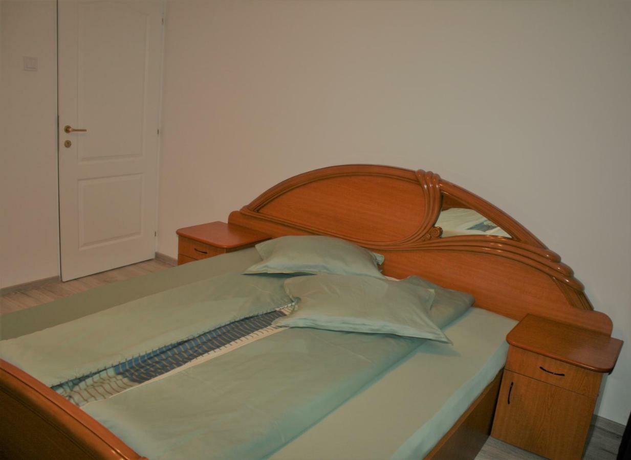 Casa Peterfi - Apartment With 3 Bedrooms And Spacious Living Room Targu Mures Luaran gambar