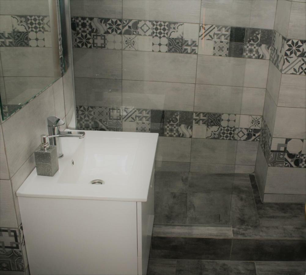Casa Peterfi - Apartment With 3 Bedrooms And Spacious Living Room Targu Mures Luaran gambar