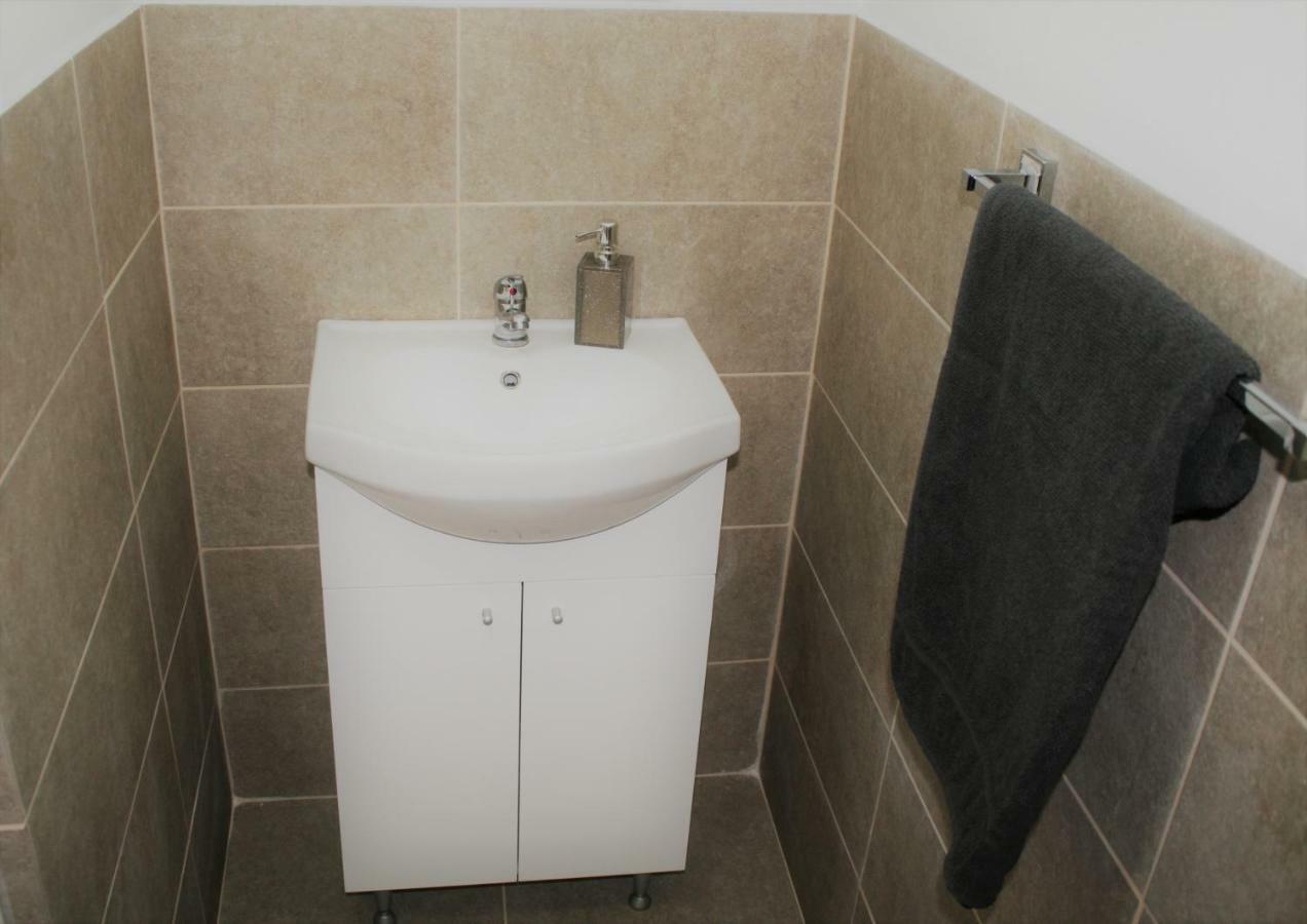 Casa Peterfi - Apartment With 3 Bedrooms And Spacious Living Room Targu Mures Luaran gambar