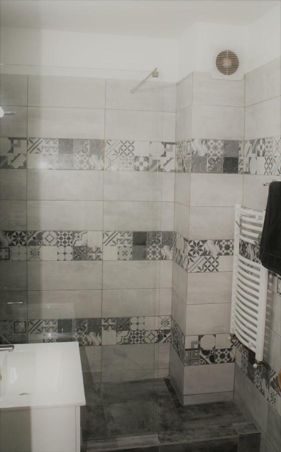 Casa Peterfi - Apartment With 3 Bedrooms And Spacious Living Room Targu Mures Luaran gambar