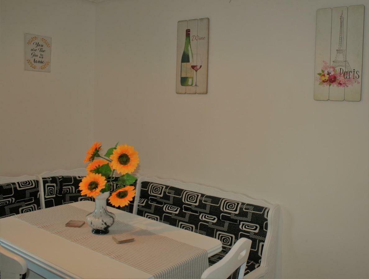 Casa Peterfi - Apartment With 3 Bedrooms And Spacious Living Room Targu Mures Luaran gambar